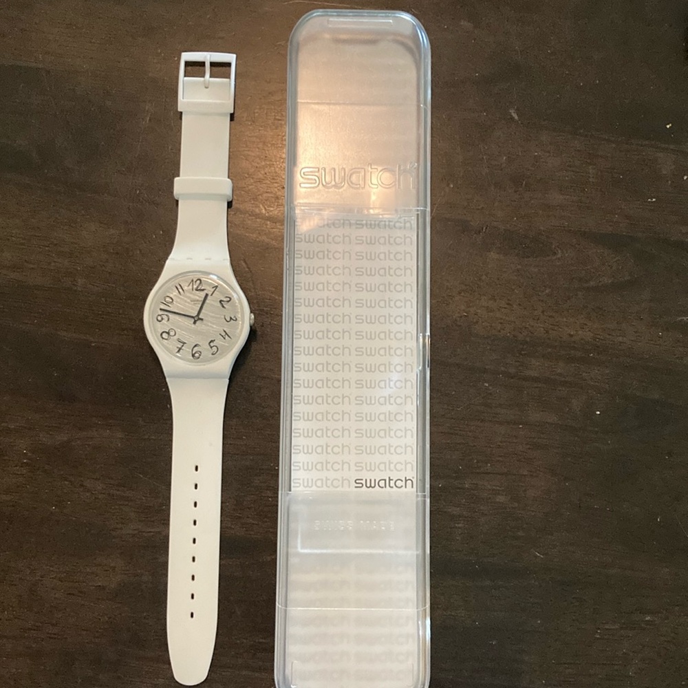 Swatch Gesso White watch SUOW153 NEW Battery 👀